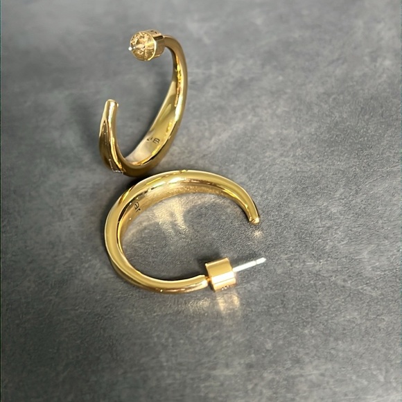 Jenny Bird Slim Doune Hoop Earrings in Gold 120$ - Picture 4 of 7